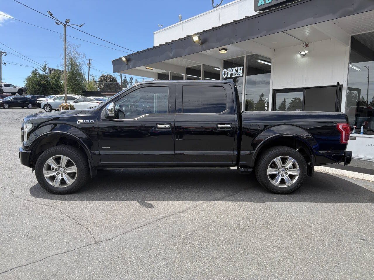 Used 2016 Ford F150 Platinum w/ Equipment Group 701A Luxury AWD/4WD image 2