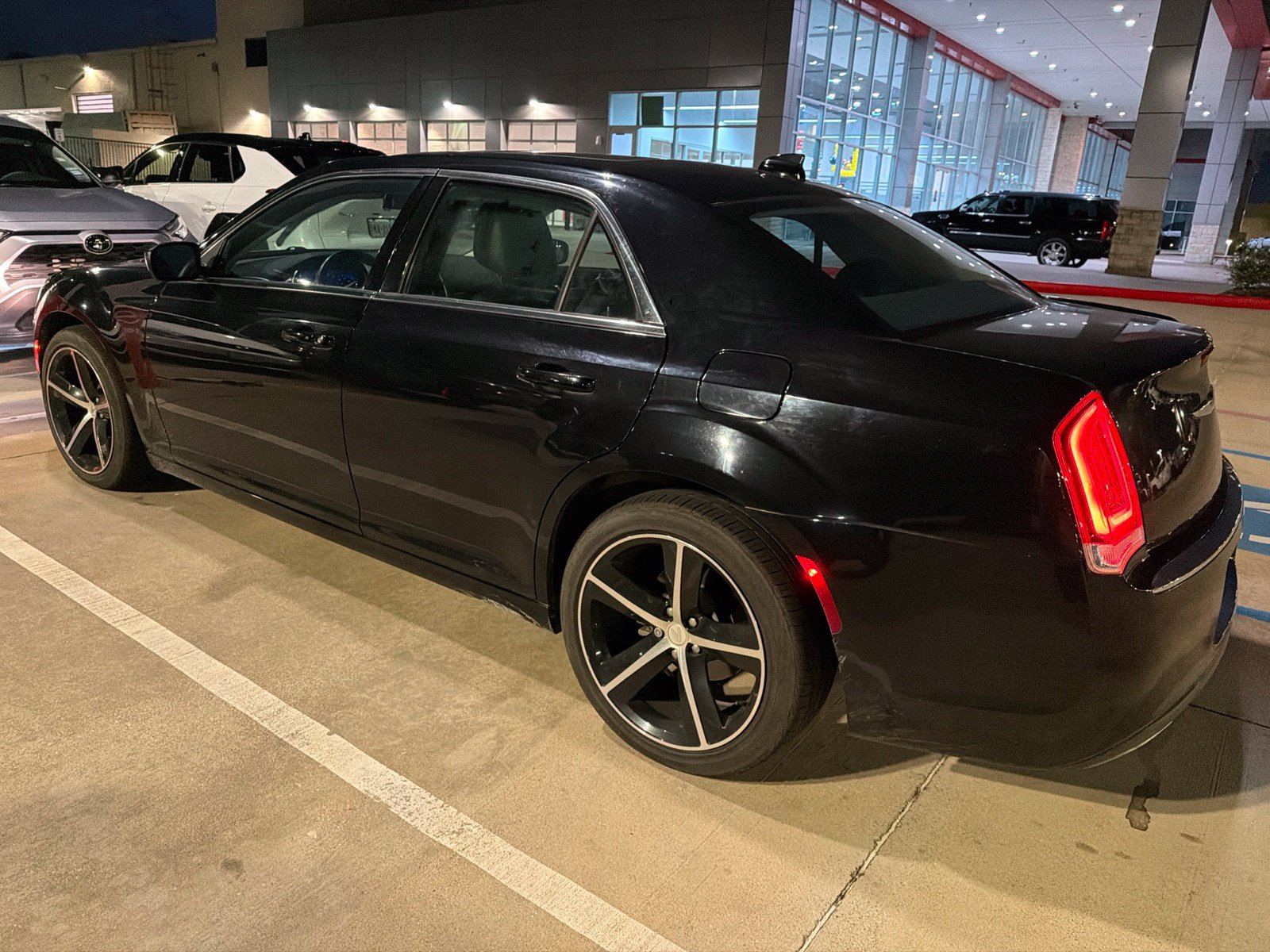 Used 2018 Chrysler 300 Touring L RWD image 12