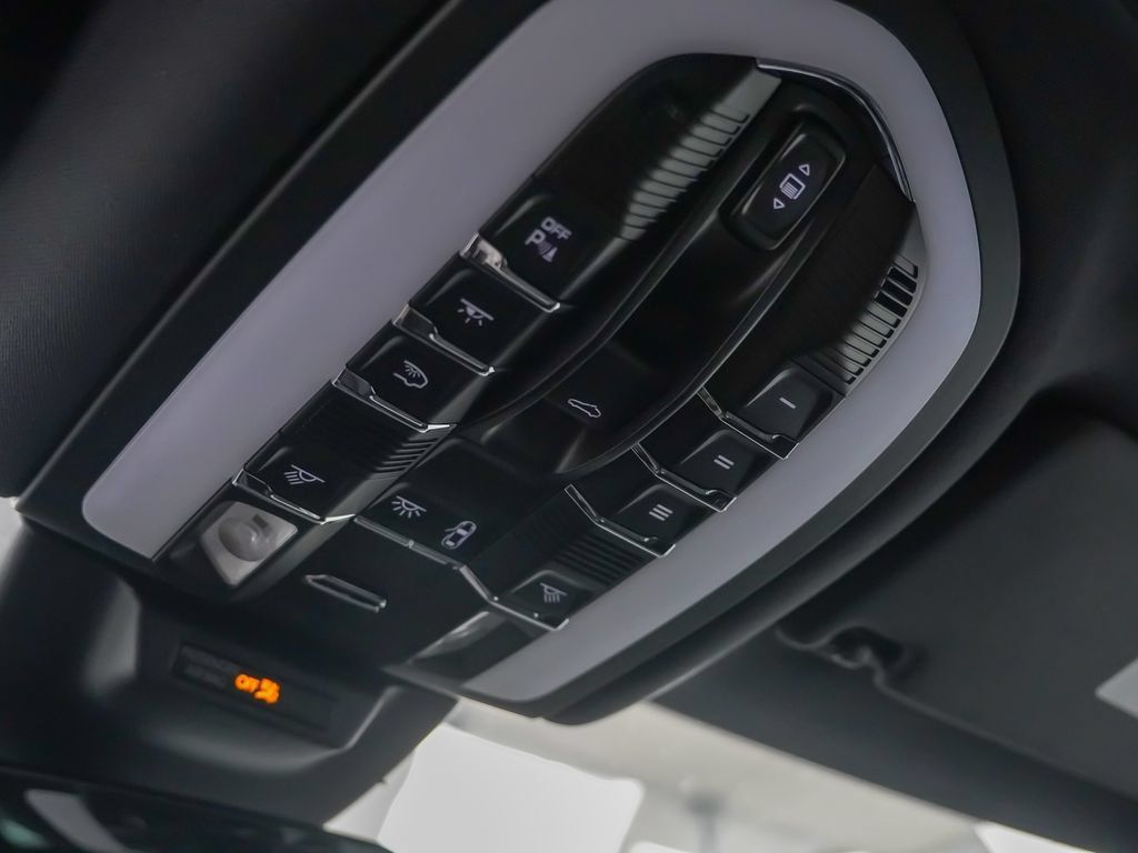 Certified 2026 Porsche Macan AWD/4WD image 28