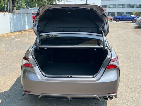 Used 2022 Toyota Camry SE w/ Carpet Mat Package (TMS) FWD image 10