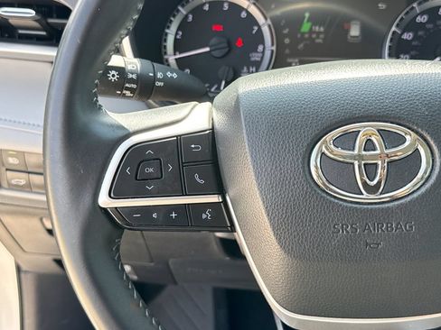 Used 2024 Toyota Highlander XLE FWD image 26