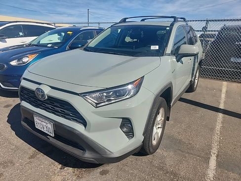 Used 2021 Toyota RAV4 XLE w/ Convenience Package AWD/4WD image 4