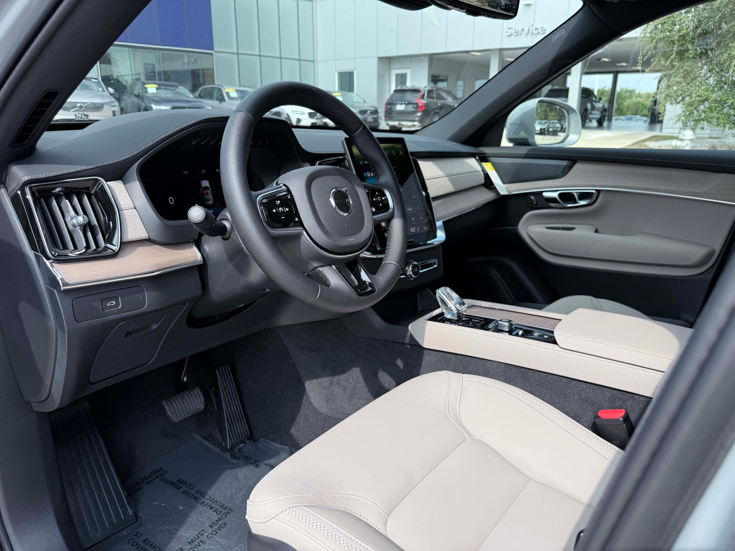 New 2026 Volvo XC90 B6 Plus w/ Protection Package Premier AWD/4WD image 12