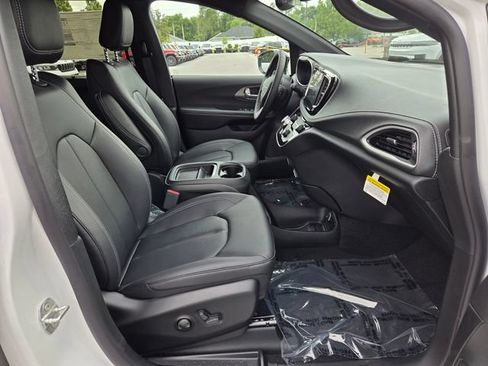 New 2027 Chrysler Pacifica Select w/ Family Tech Group FWD image 13