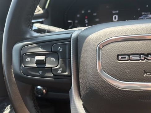 Used 2023 GMC Yukon Denali RWD image 30