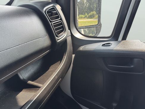 Used 2023 RAM ProMaster 2500 FWD image 13