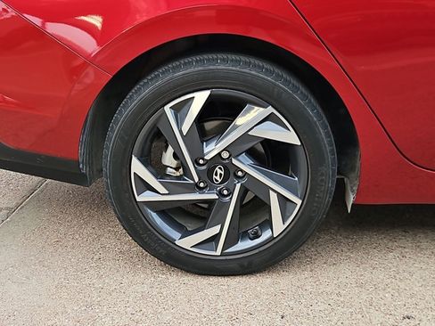 Used 2025 Hyundai Elantra Sport FWD image 18