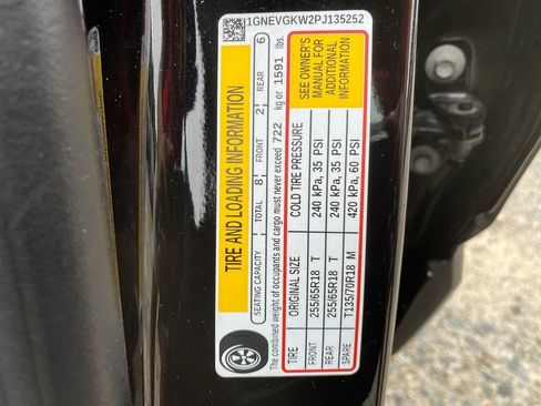 Used 2023 Chevrolet Traverse LT image 32