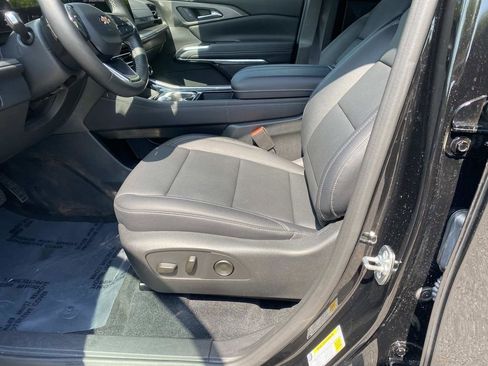 Used 2026 Chevrolet Traverse LT FWD image 18
