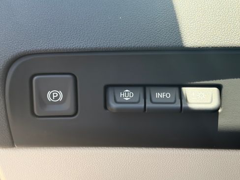 Used 2023 Buick Enclave Avenir w/ Avenir Technology Package FWD image 17