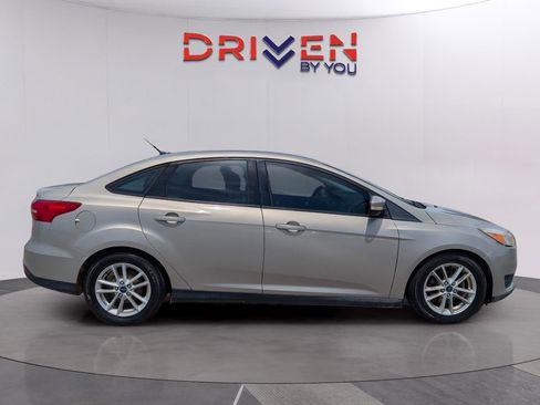 Used 2016 Ford Focus SE image 6