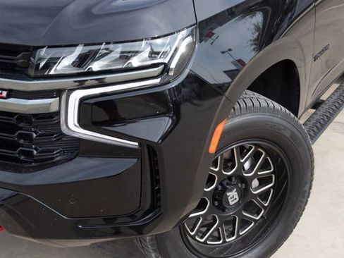 Used 2021 Chevrolet Tahoe Z71 w/ Luxury Package image 3