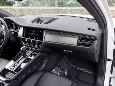 Certified 2026 Porsche Macan AWD/4WD image 65