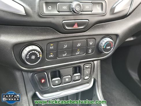 Used 2021 GMC Terrain SLE w/ Elevation Edition FWD image 24