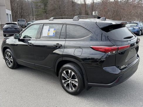 Used 2021 Toyota Highlander XLE image 7