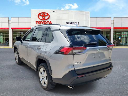 Used 2021 Toyota RAV4 XLE w/ Convenience Package FWD image 4