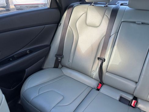 Used 2025 Hyundai Elantra Limited image 36