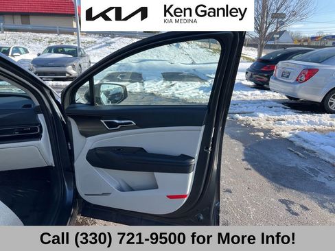 Certified 2025 Kia Sportage EX w/ Premium Package image 60