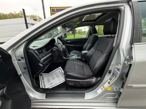 Used 2015 Toyota Camry SE w/ Moonroof Package FWD image 10