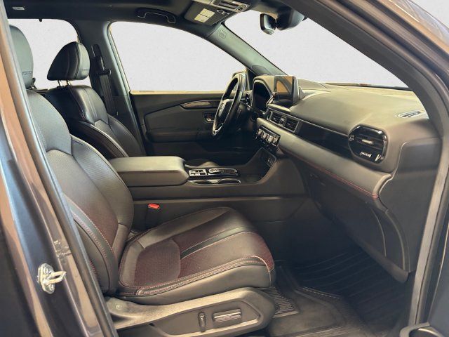 Used 2025 Honda Pilot Black Edition image 16
