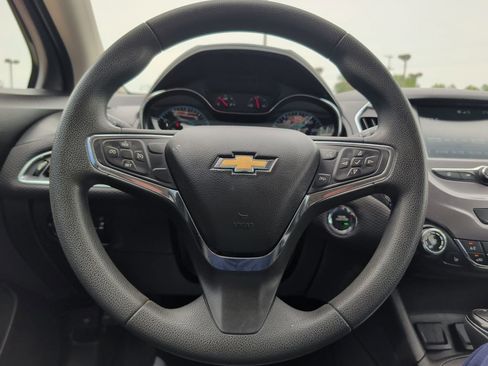 Used 2017 Chevrolet Cruze LT w/ Convenience Package FWD image 11