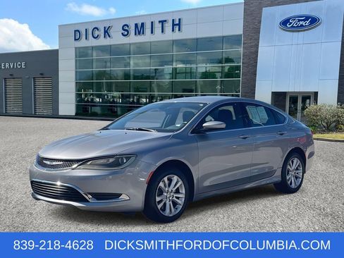 Used 2015 Chrysler 200 Limited w/ Convenience Group image 3