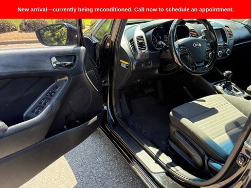Used 2017 Kia Forte S image 14