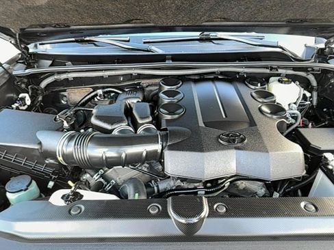 Used 2019 Toyota 4Runner TRD Off-Road Premium AWD/4WD image 31