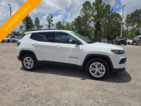 Certified 2024 Jeep Compass Latitude AWD/4WD image 2
