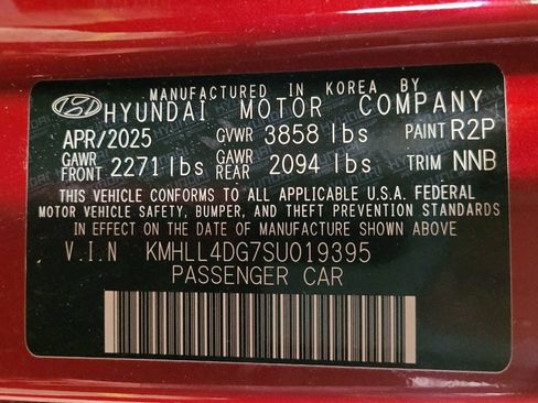 Used 2025 Hyundai Elantra SE image 33