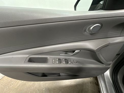 Used 2021 Hyundai Elantra SEL image 17