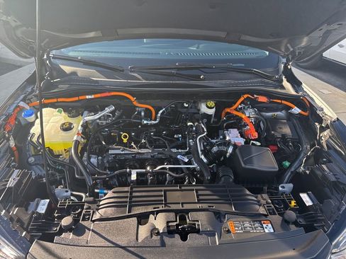 Certified 2025 Ford Escape SE image 38