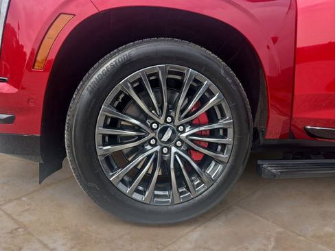 Used 2025 Cadillac Escalade Sport Platinum w/ LPO, Floor Liner Package AWD/4WD image 28