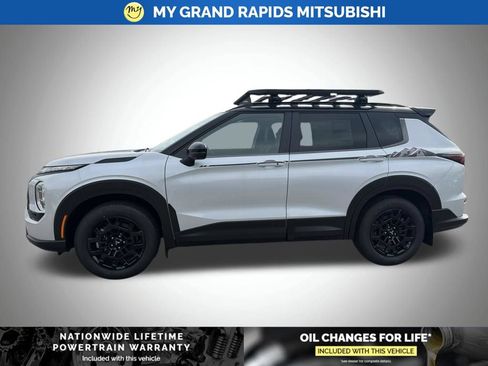 New 2026 Mitsubishi Outlander AWD image 8
