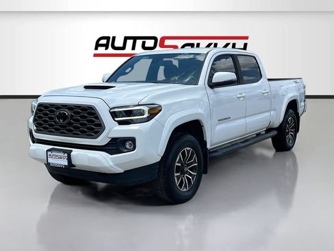 Used 2022 Toyota Tacoma TRD Sport w/ Technology Package RWD image 3