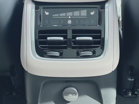 New 2026 Volvo XC90 T8 Core w/ Protection Package Premier AWD/4WD image 23