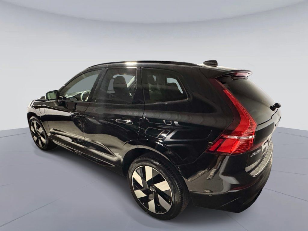 Used 2024 Volvo XC60 T8 Ultimate w/ Protection Package Premier AWD/4WD image 4