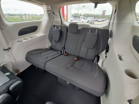 Used 2023 Chrysler Voyager LX FWD image 42