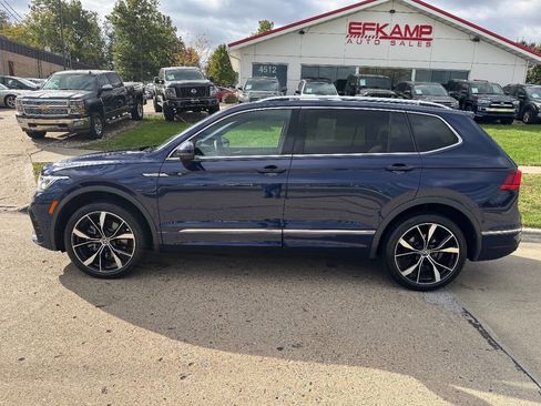 Used 2022 Volkswagen Tiguan SEL R-Line image 2