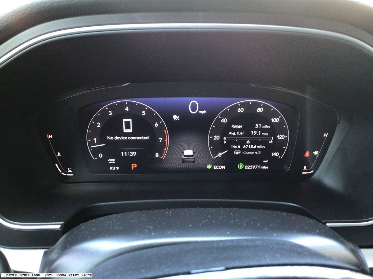 Used 2025 Honda Pilot Elite image 15