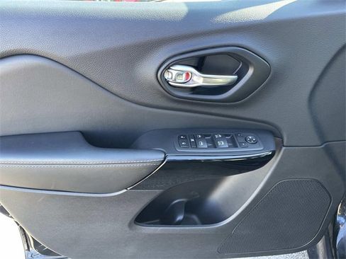 Used 2023 Jeep Cherokee Altitude Lux image 27