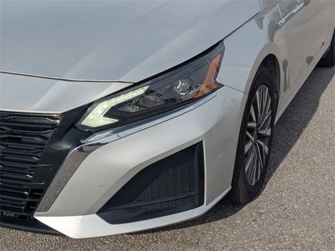 Used 2024 Nissan Altima 2.5 SV image 9