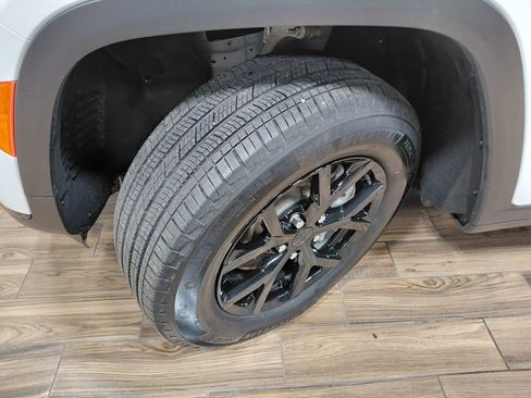 Used 2024 Jeep Grand Cherokee L Altitude image 31