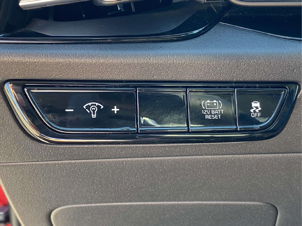 Used 2025 Kia Niro EX FWD image 17