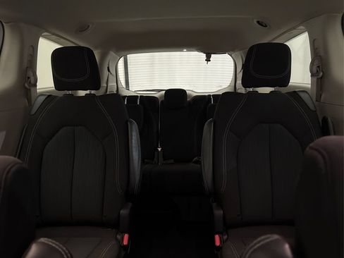 Used 2023 Chrysler Voyager LX FWD image 33