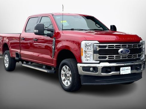 Used 2023 Ford F250 XLT w/ F-250 >10K GVWR Package image 3