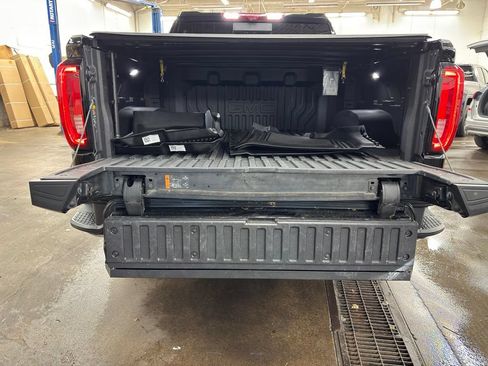 Used 2025 GMC Sierra 1500 AT4 w/ AT4 Premium Package AWD/4WD image 12
