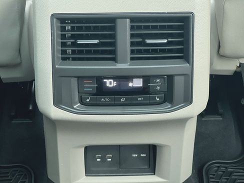 Used 2021 Volkswagen Atlas SEL Premium image 23