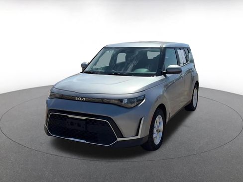 Used 2025 Kia Soul LX w/ LX Technology Package FWD image 5