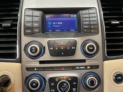 Used 2016 Ford Taurus SE image 16